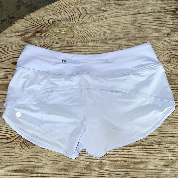 Lululemon speed up low rise shorts NWOT size 6 in Pastel Blue - Picture 2 of 2